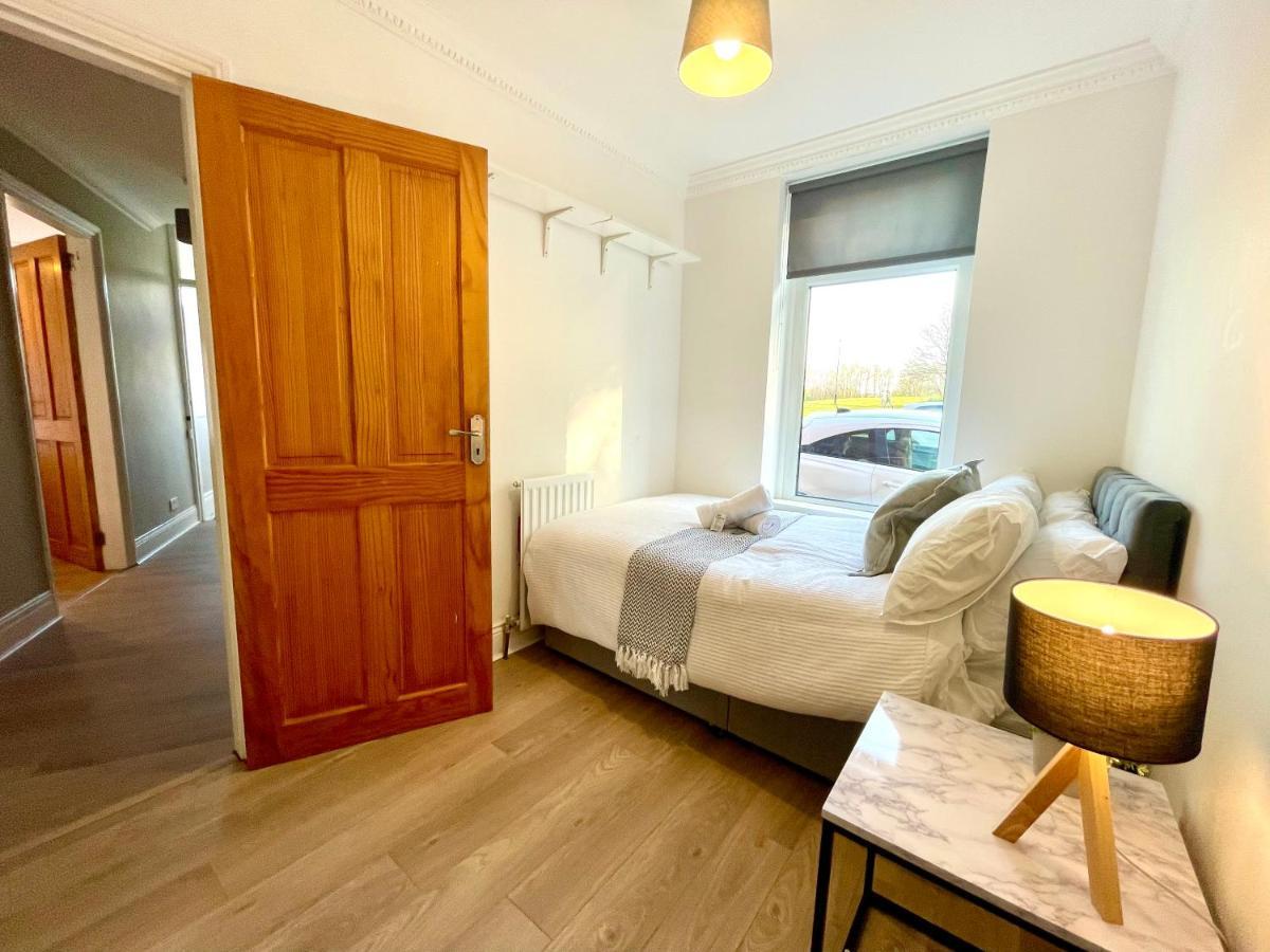 Huge Serviced Apartment With Free Parking Jesmond Zewnętrze zdjęcie