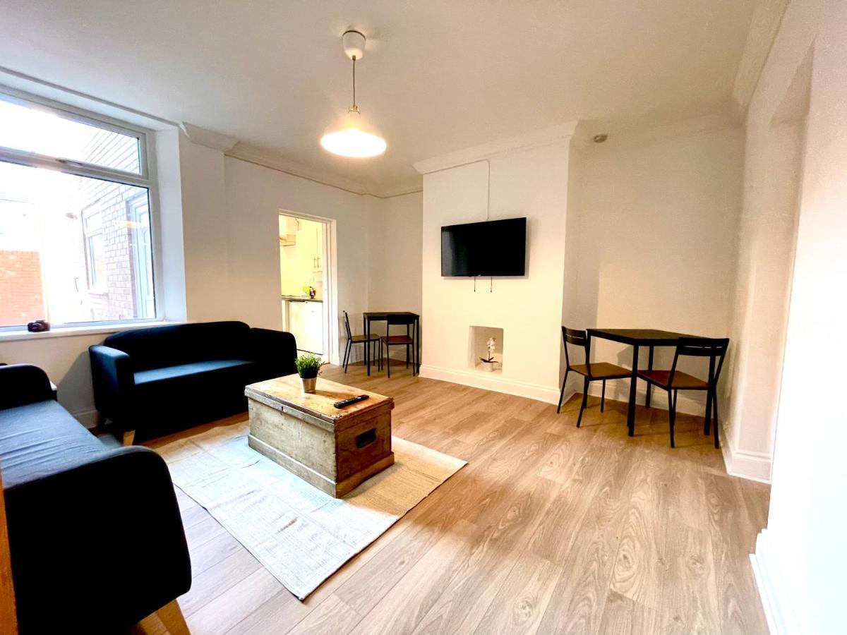 Huge Serviced Apartment With Free Parking Jesmond Zewnętrze zdjęcie