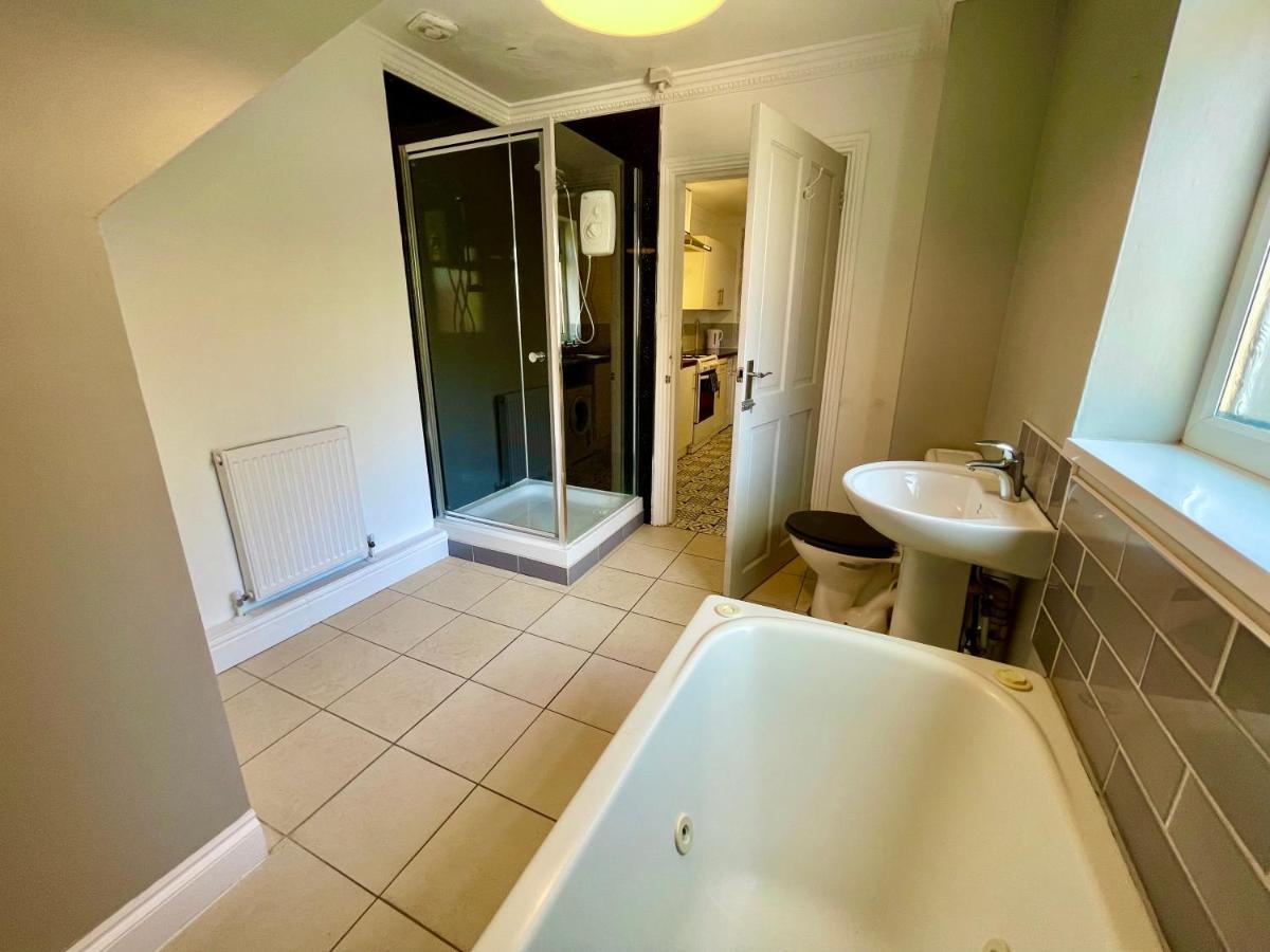 Huge Serviced Apartment With Free Parking Jesmond Zewnętrze zdjęcie