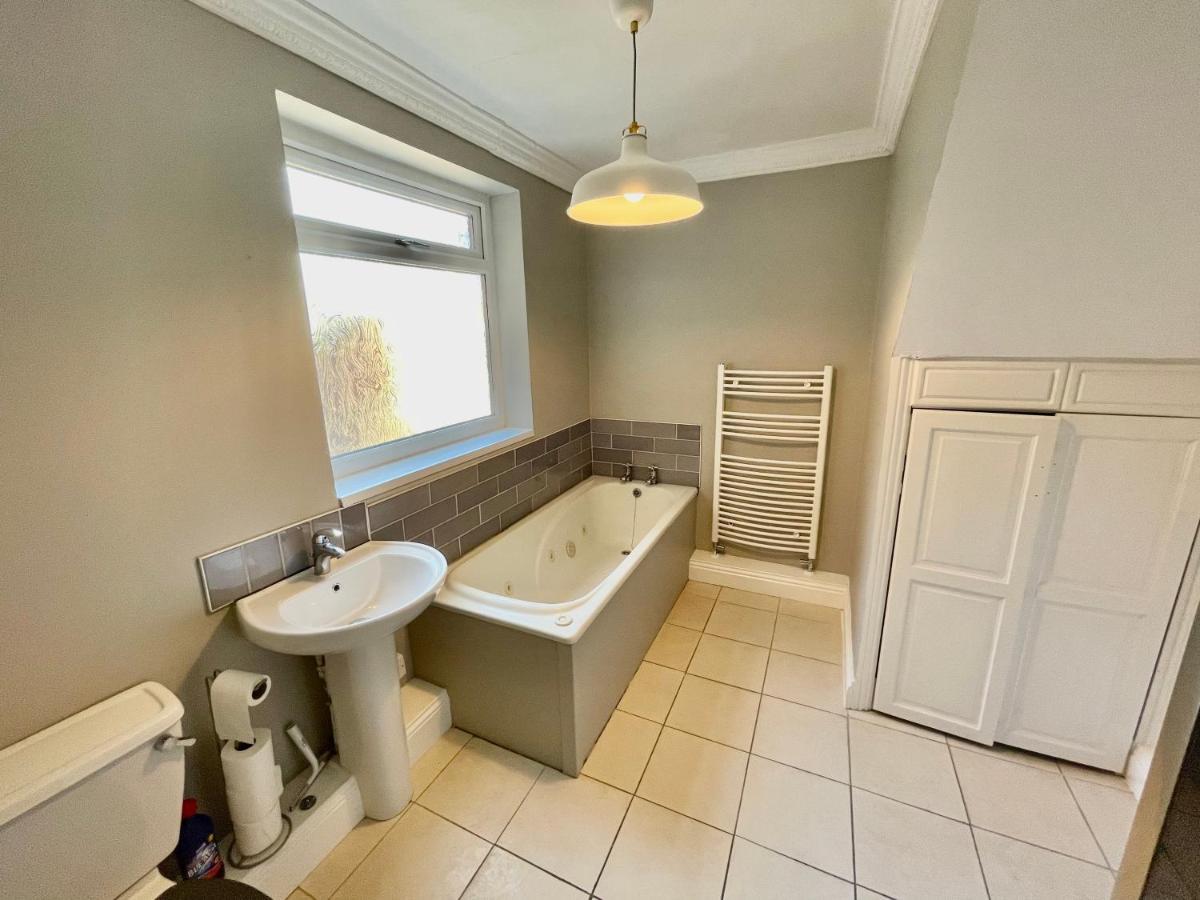 Huge Serviced Apartment With Free Parking Jesmond Zewnętrze zdjęcie