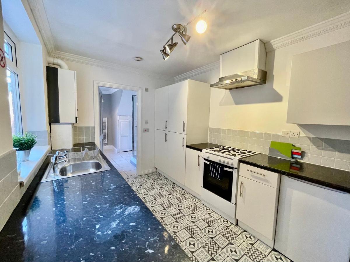 Huge Serviced Apartment With Free Parking Jesmond Zewnętrze zdjęcie