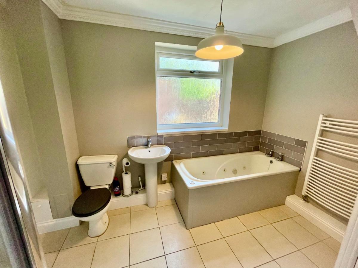 Huge Serviced Apartment With Free Parking Jesmond Zewnętrze zdjęcie